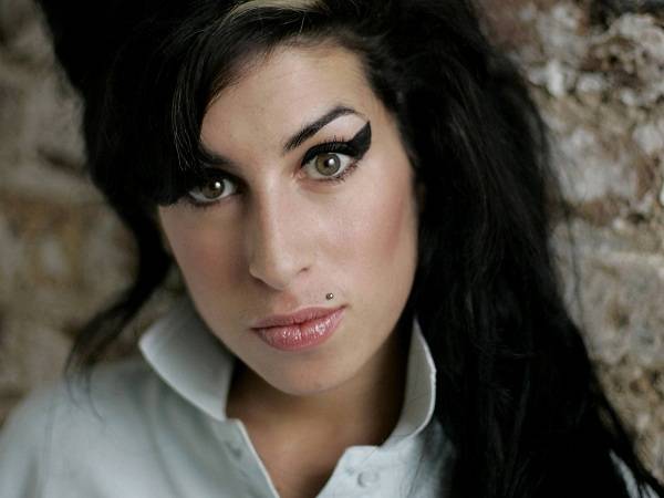 Jean Paul Gaultier rende omaggio ad Amy Winehouse con la collezione Haute Couture PE 2012 
